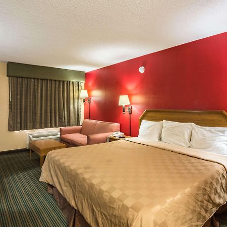 Rodeway Inn Hazlehurst Buitenkant foto