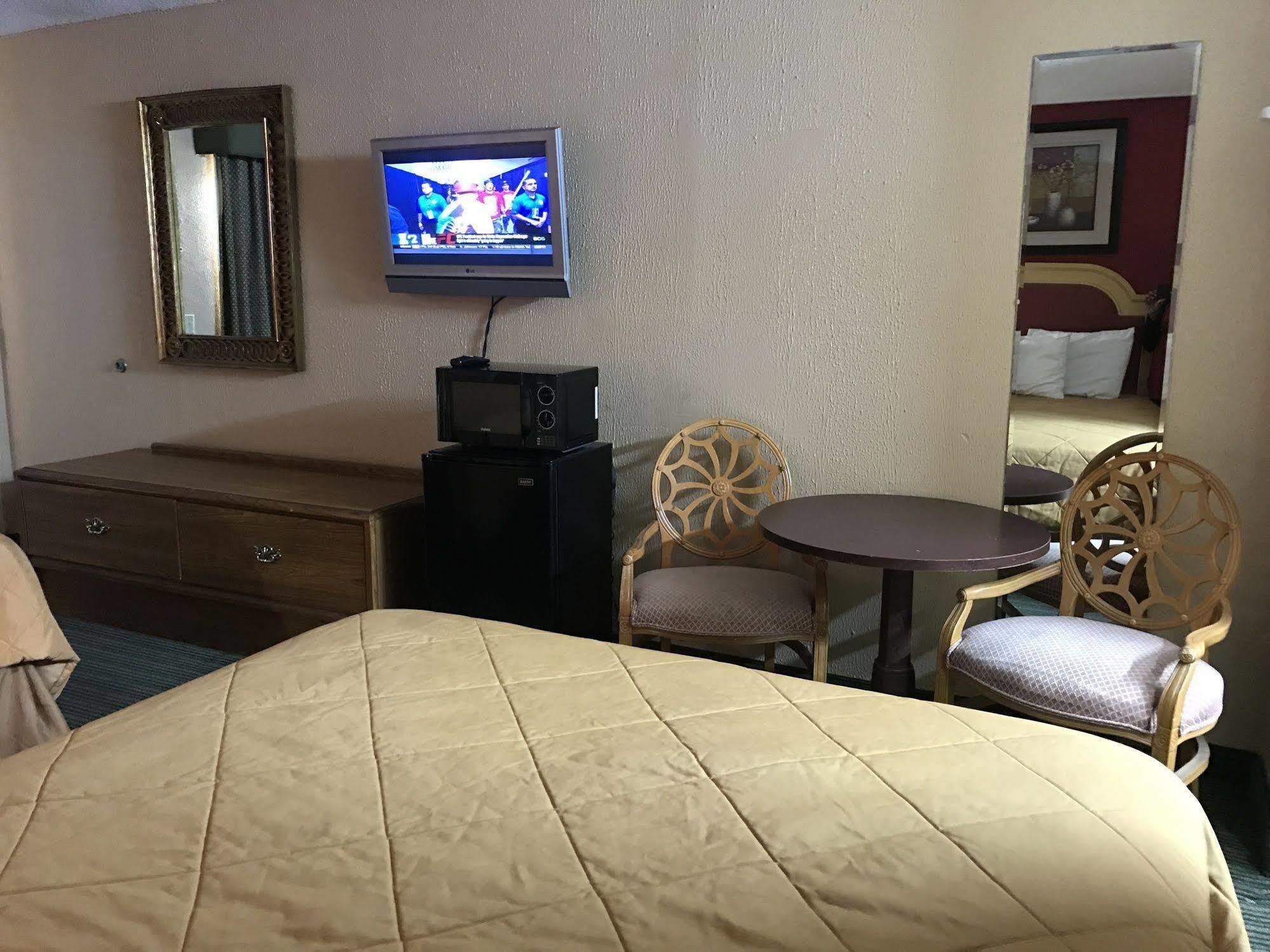 Rodeway Inn Hazlehurst Buitenkant foto